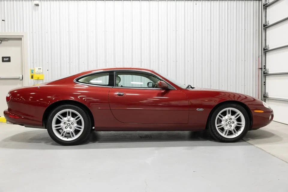 2001 Jaguar X100 XK8 - Image 6 of 20