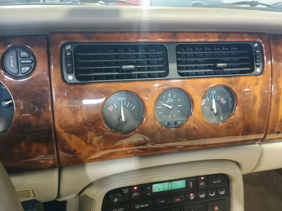 2001 Jaguar X100 XK8 - Image 11 of 19