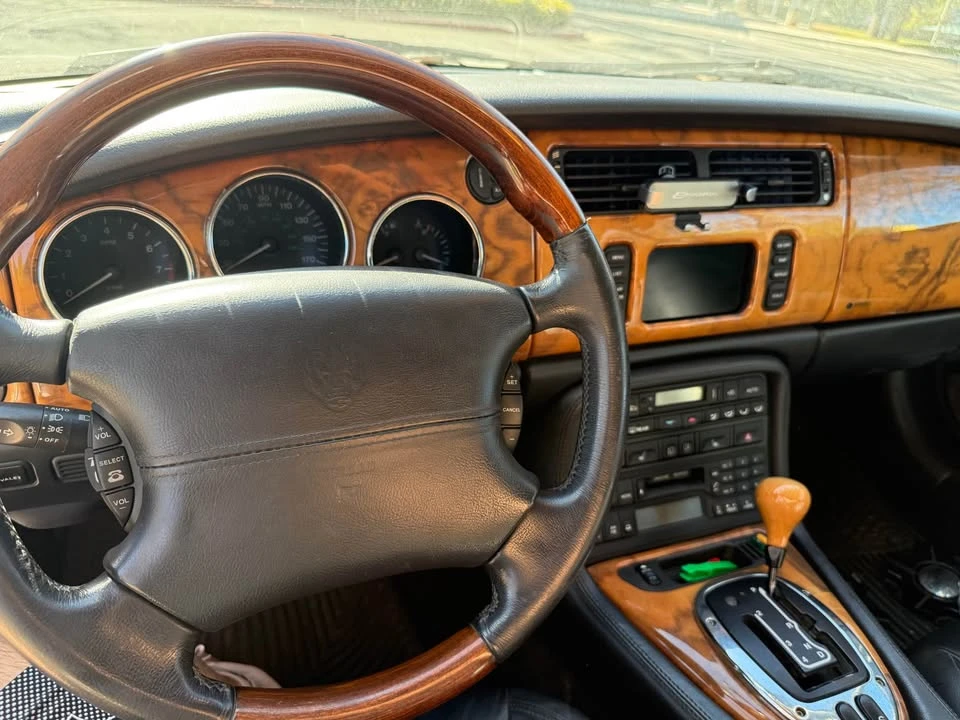 2001 Jaguar X100 XK8 - Image 5 of 5