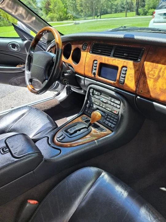 2001 Jaguar X100 XK8 - Image 9 of 9