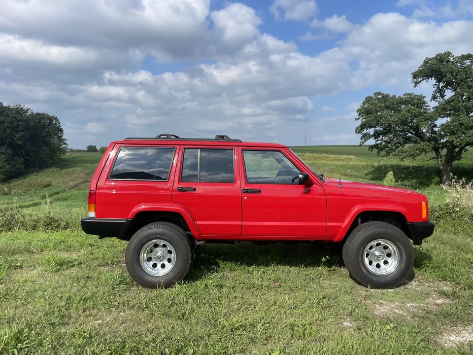 2001 Jeep XJ Cherokee - Image 14 of 31