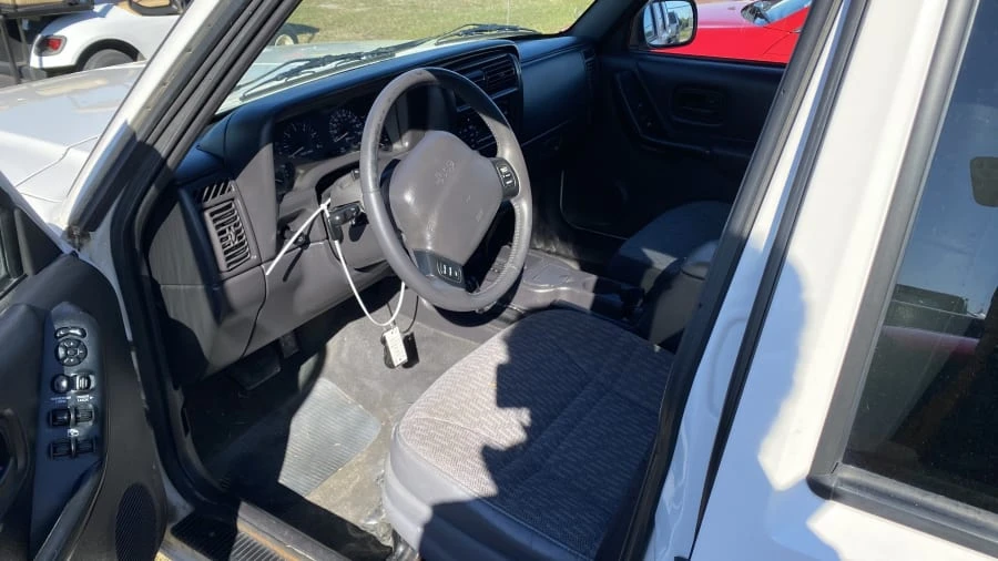 2001 Jeep XJ Cherokee - Image 2 of 5