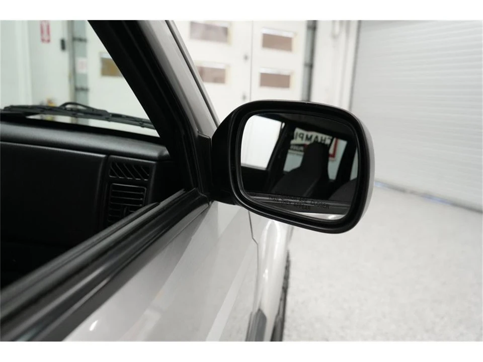 2001 Jeep XJ Cherokee - Image 25 of 31