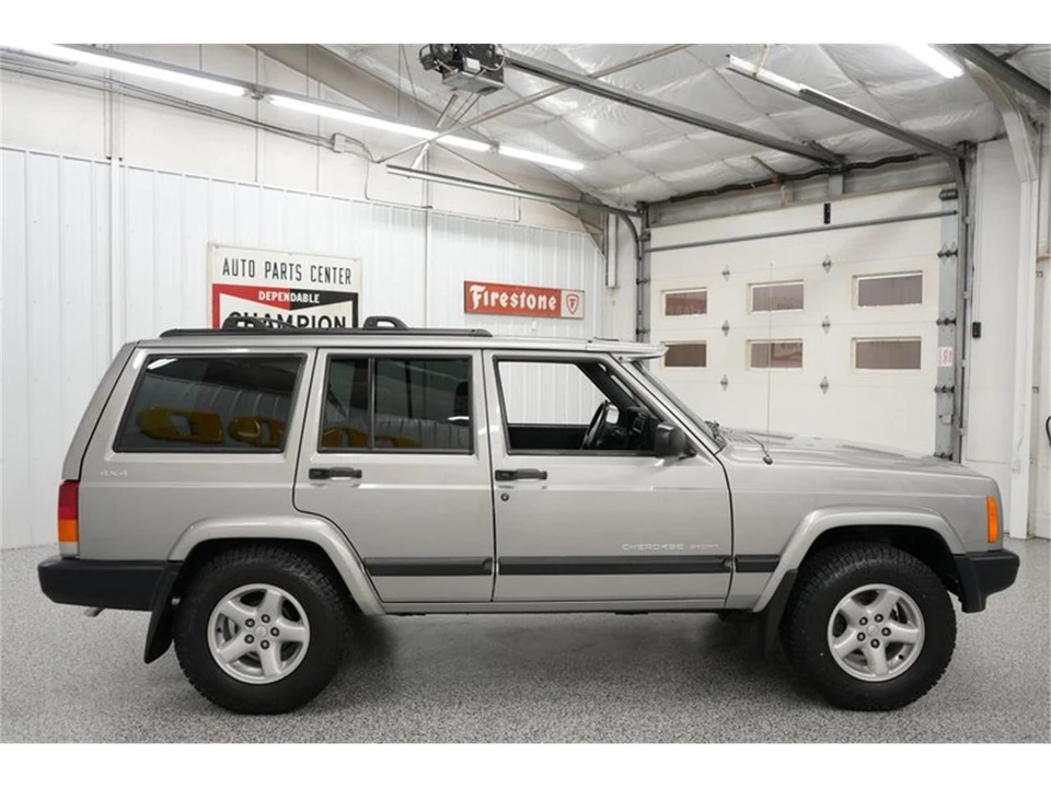 2001 Jeep XJ Cherokee - Image 17 of 31