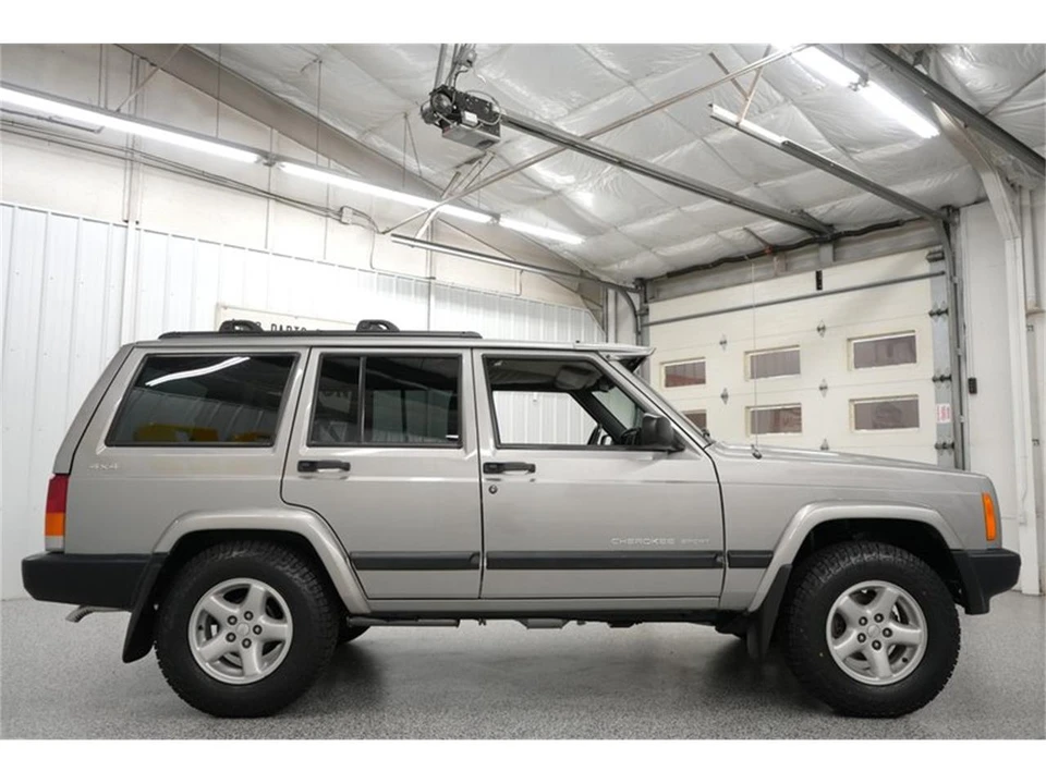 2001 Jeep XJ Cherokee - Image 18 of 31