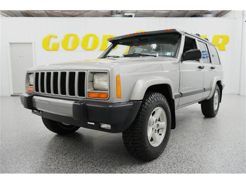 2001 Jeep XJ Cherokee - Image 2 of 31