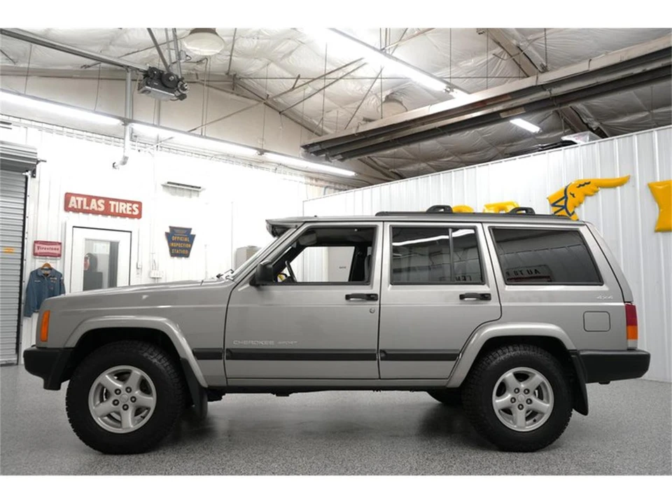 2001 Jeep XJ Cherokee - Image 6 of 31