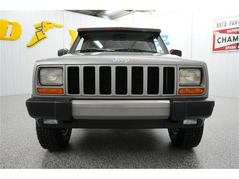 2001 Jeep XJ Cherokee - Image 28 of 31