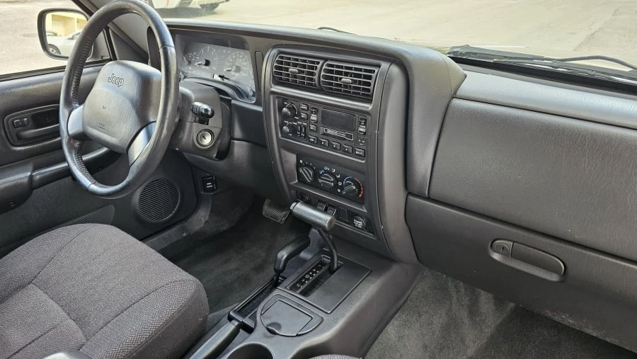 2001 Jeep XJ Cherokee - Image 26 of 28