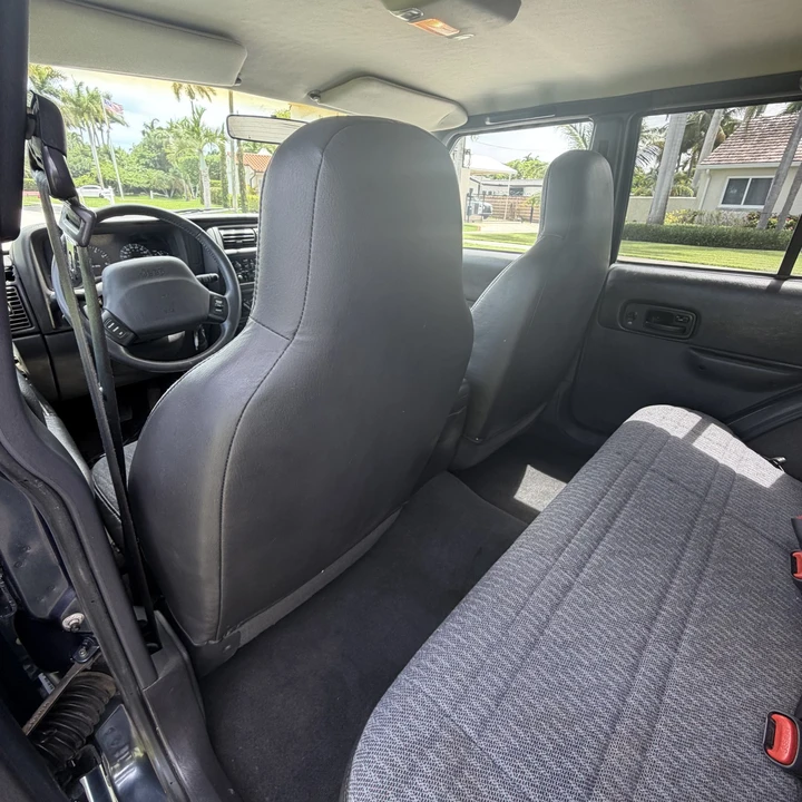2001 Jeep XJ Cherokee - Image 29 of 31