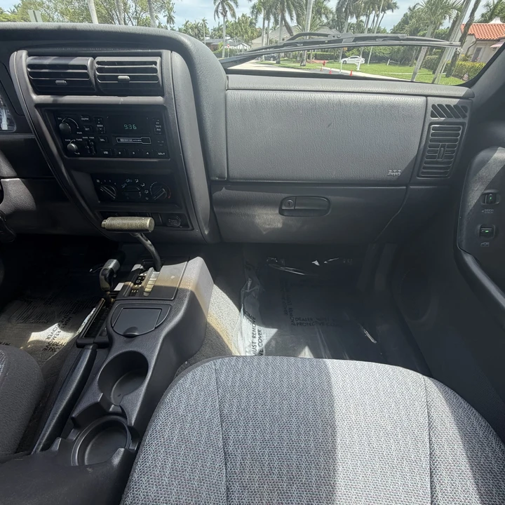 2001 Jeep XJ Cherokee - Image 25 of 31