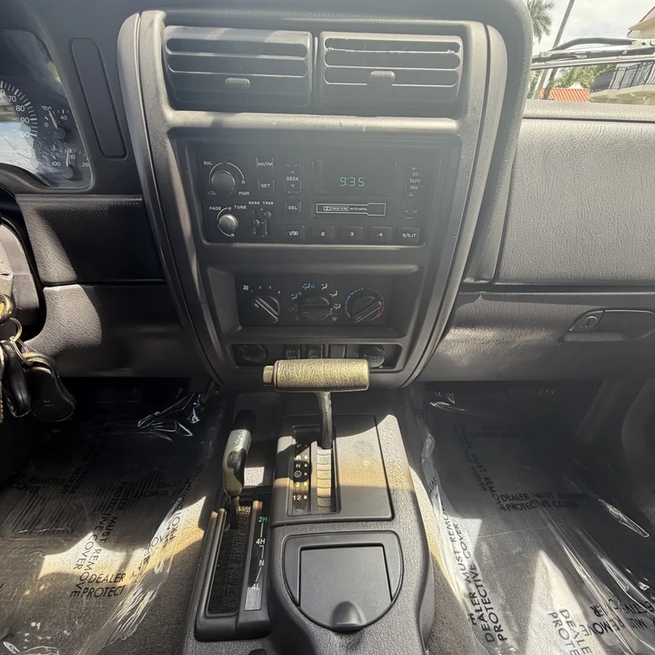2001 Jeep XJ Cherokee - Image 24 of 31