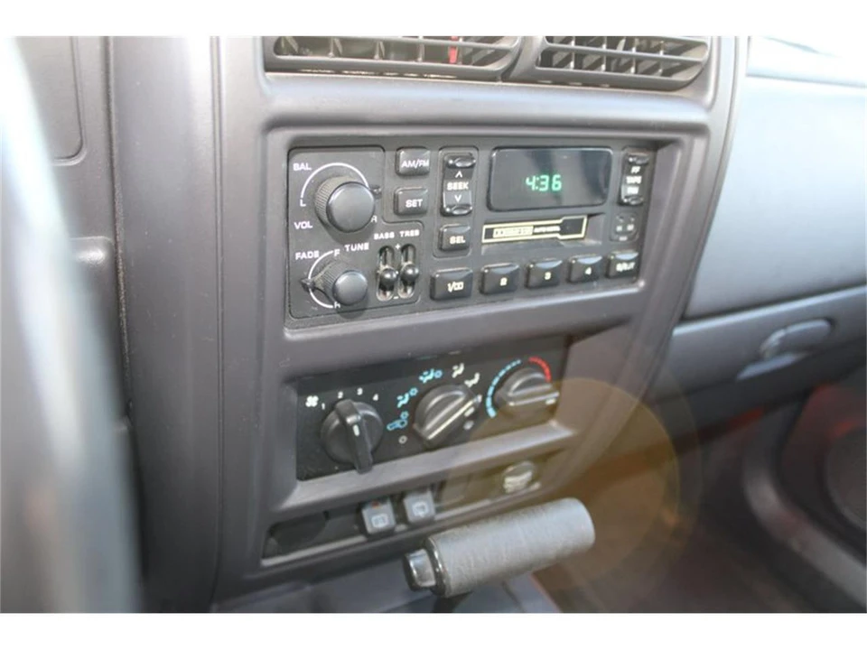 2001 Jeep XJ Cherokee - Image 14 of 31