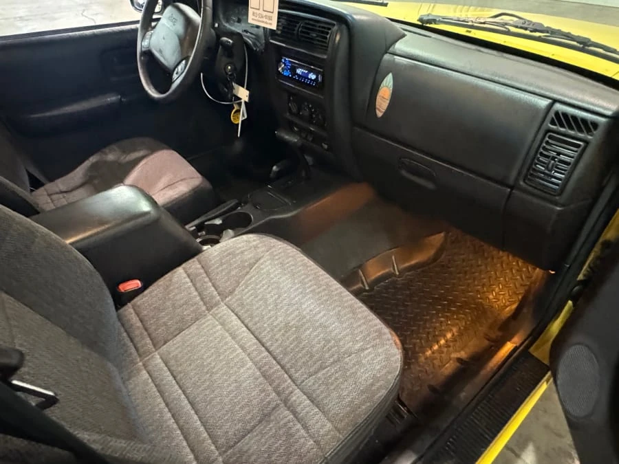 2001 Jeep XJ Cherokee - Image 5 of 9