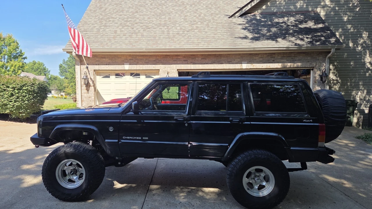 2001 Jeep XJ Cherokee - Image 2 of 24