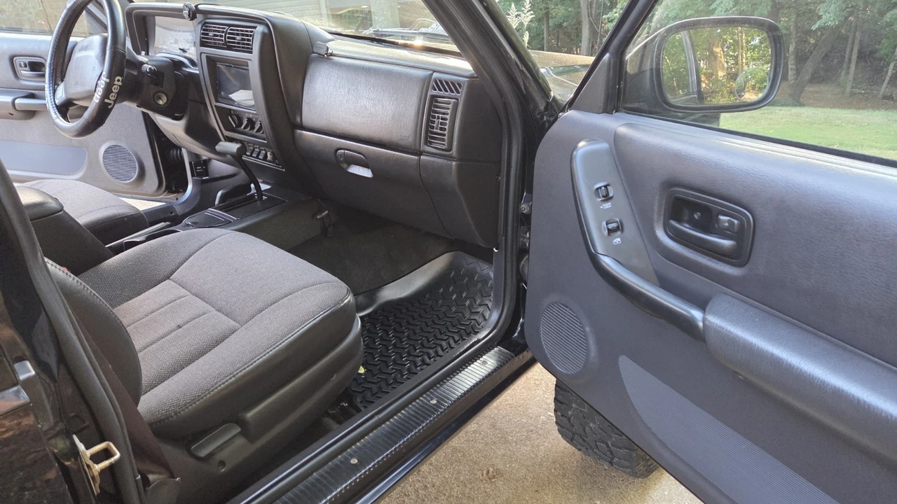 2001 Jeep XJ Cherokee - Image 13 of 24