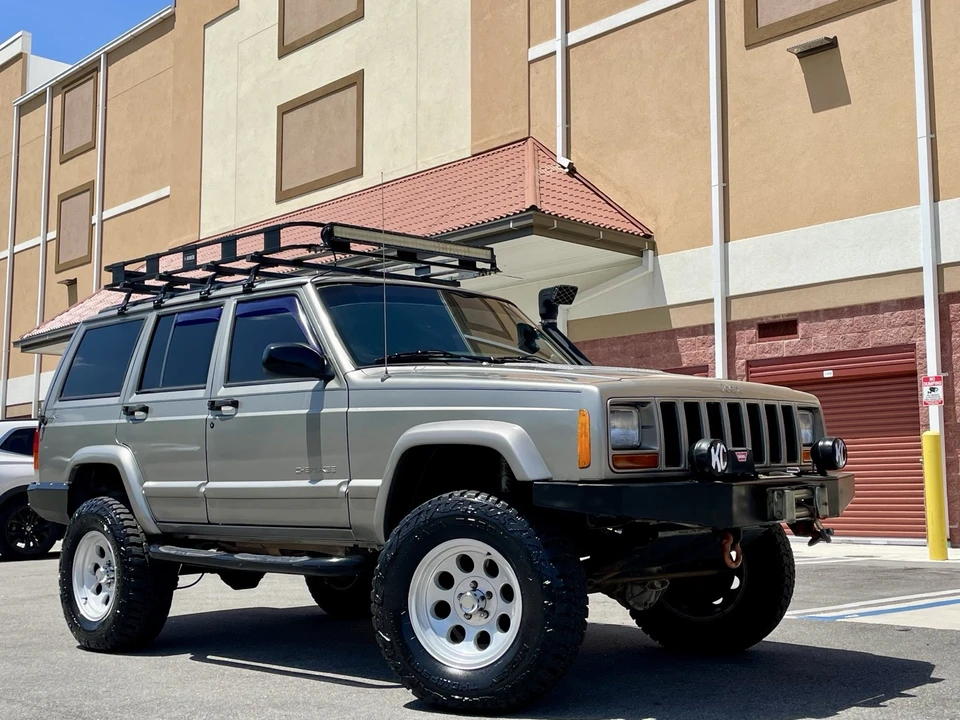2001 Jeep XJ Cherokee - Image 2 of 31