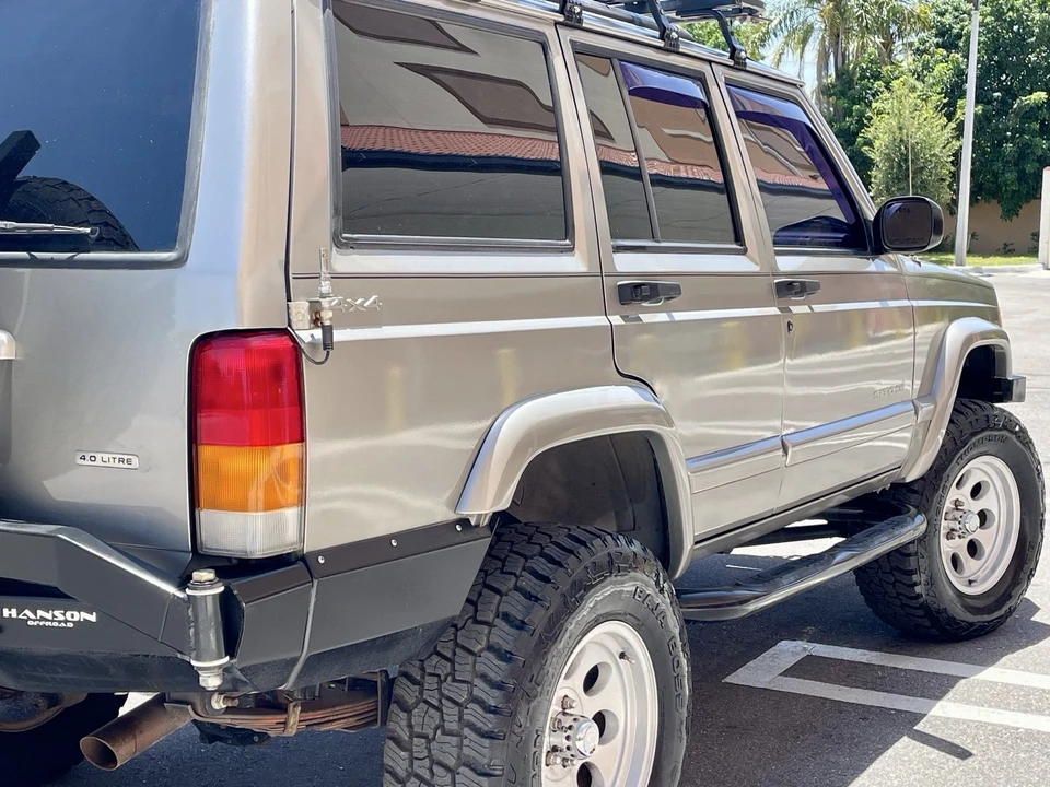 2001 Jeep XJ Cherokee - Image 14 of 31
