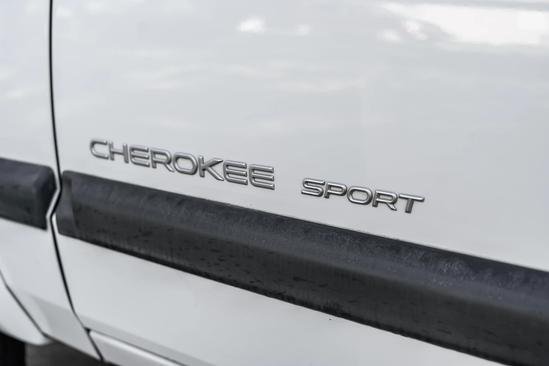 2001 Jeep XJ Cherokee - Image 10 of 31