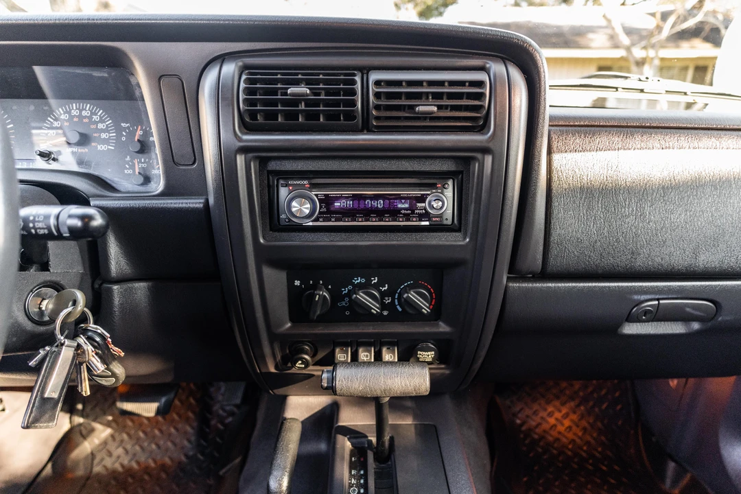 2001 Jeep XJ Cherokee - Image 31 of 31