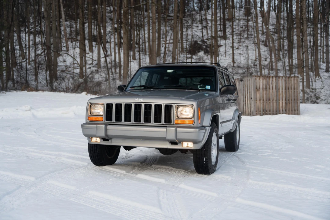 2001 Jeep XJ Cherokee - Image 2 of 31