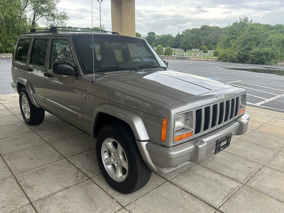 2001 Jeep XJ Cherokee - Image 2 of 31