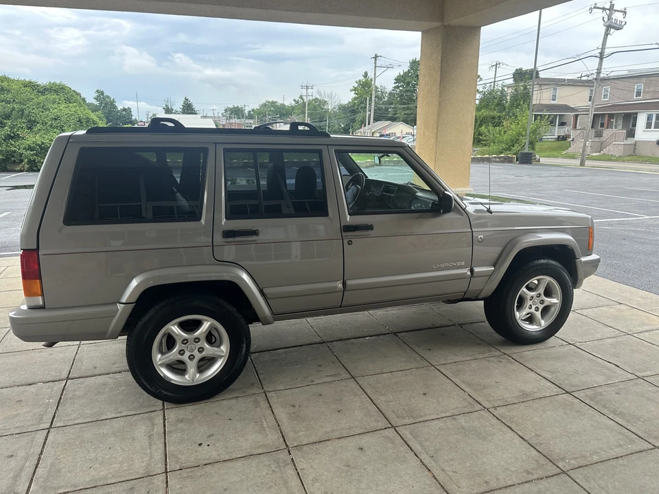 2001 Jeep XJ Cherokee - Image 9 of 31