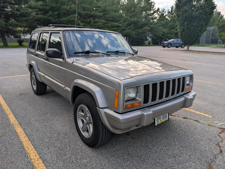 2001 Jeep XJ Cherokee - Image 2 of 31