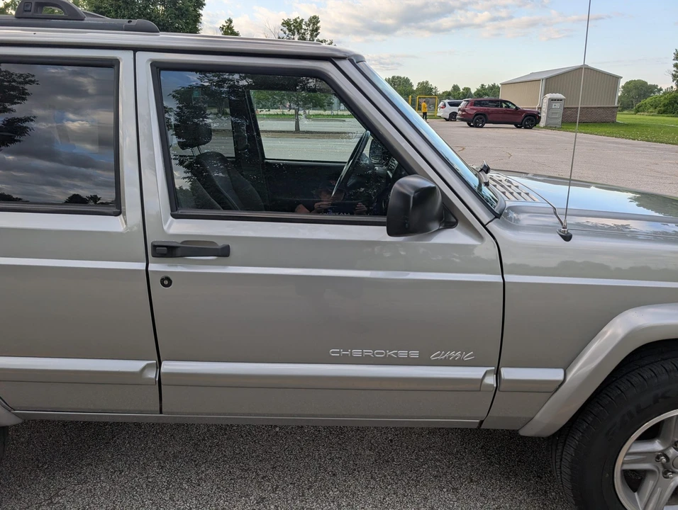 2001 Jeep XJ Cherokee - Image 14 of 31
