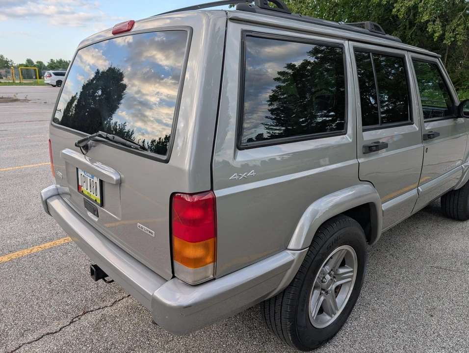 2001 Jeep XJ Cherokee - Image 11 of 31