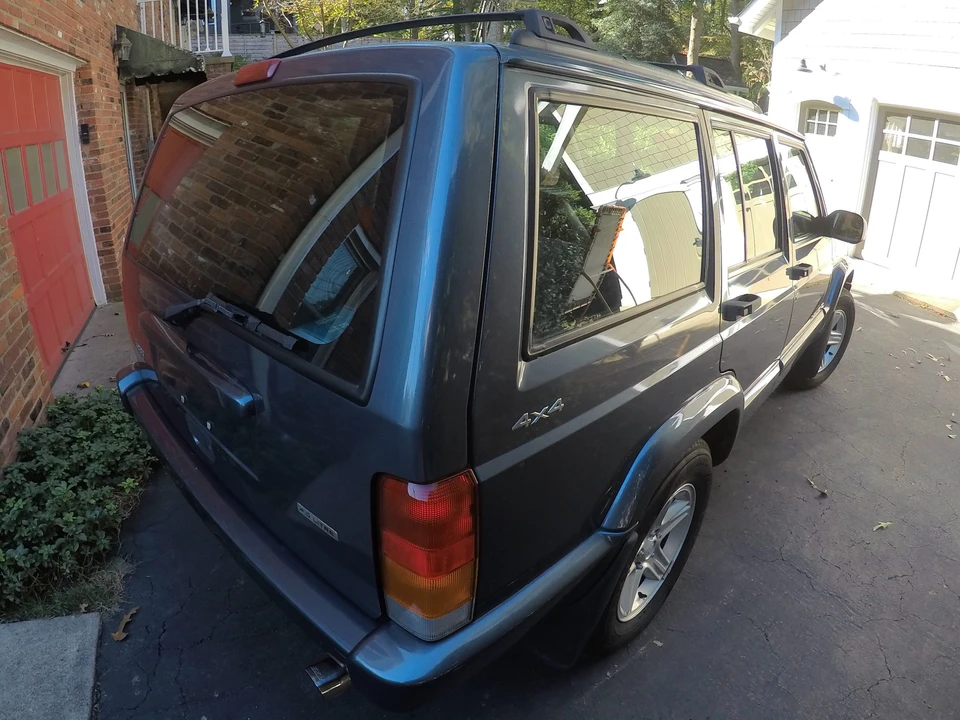 2001 Jeep XJ Cherokee - Image 10 of 31