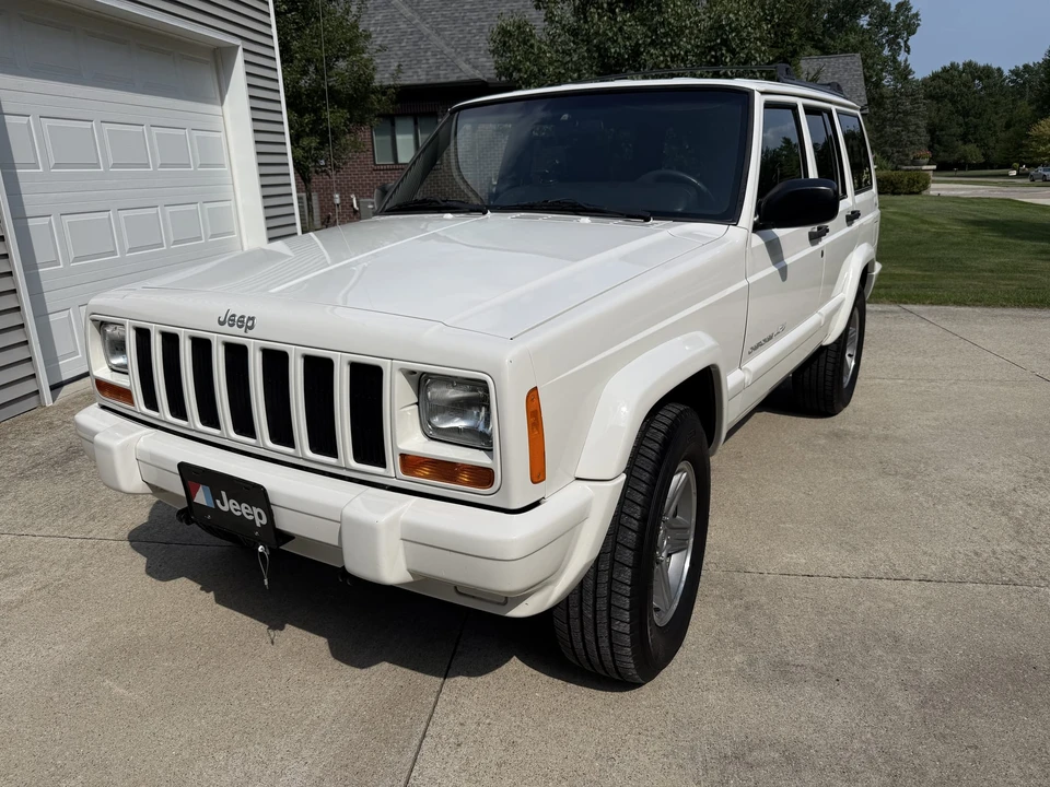 2001 Jeep XJ Cherokee - Image 2 of 31
