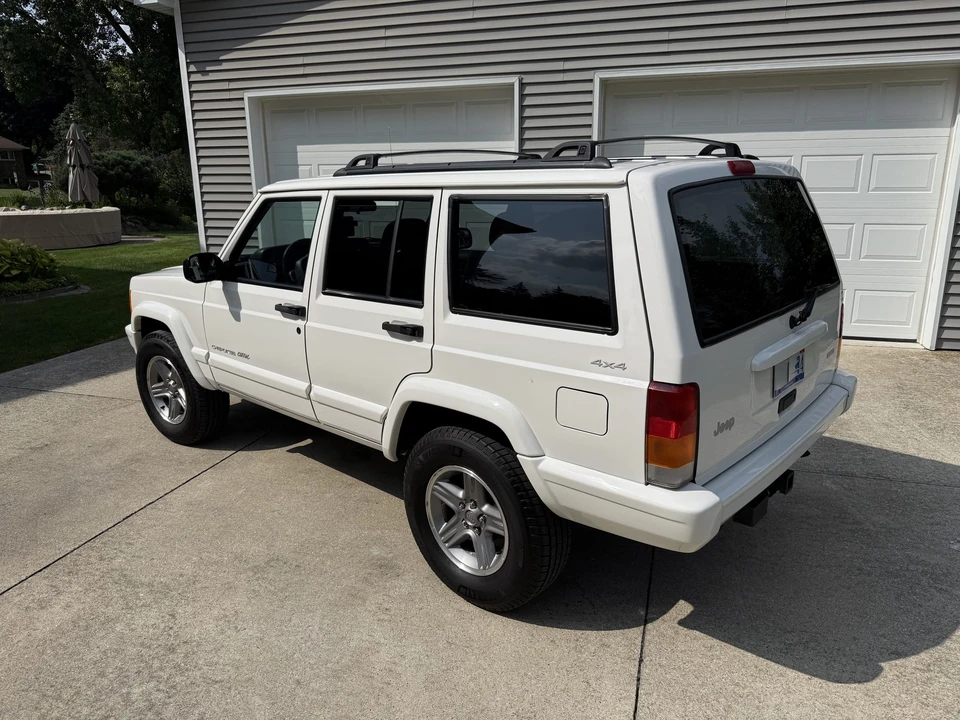 2001 Jeep XJ Cherokee - Image 15 of 31