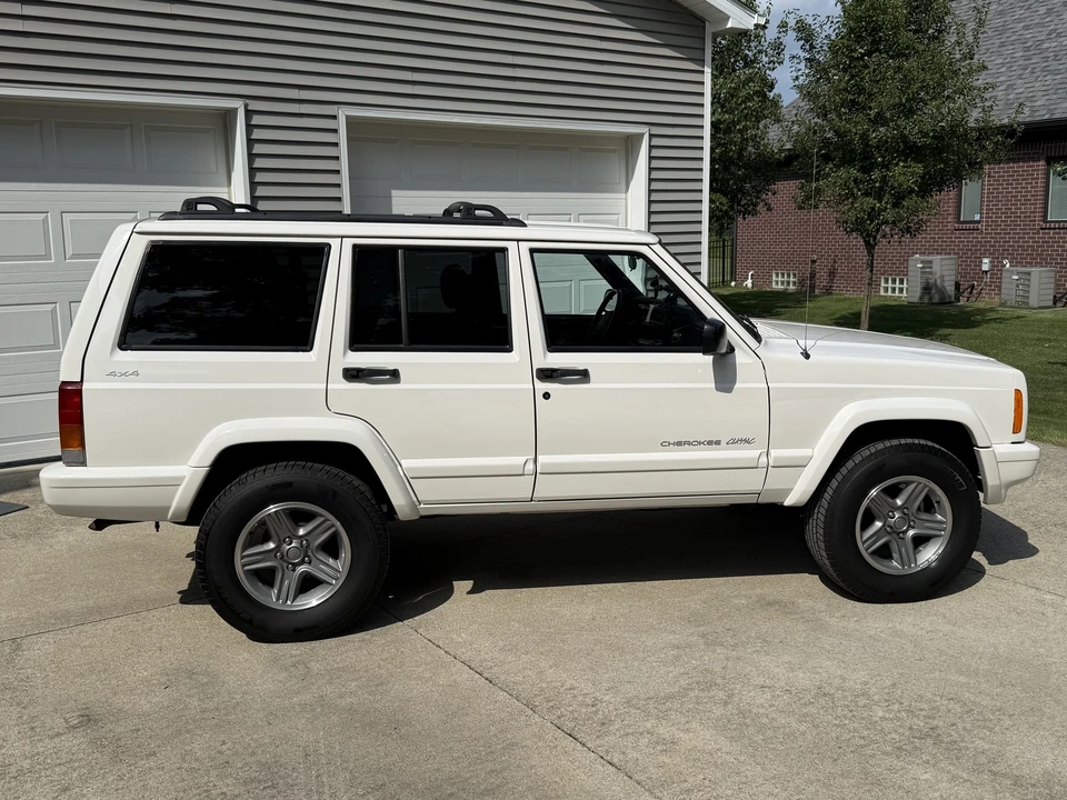 2001 Jeep XJ Cherokee - Image 9 of 31