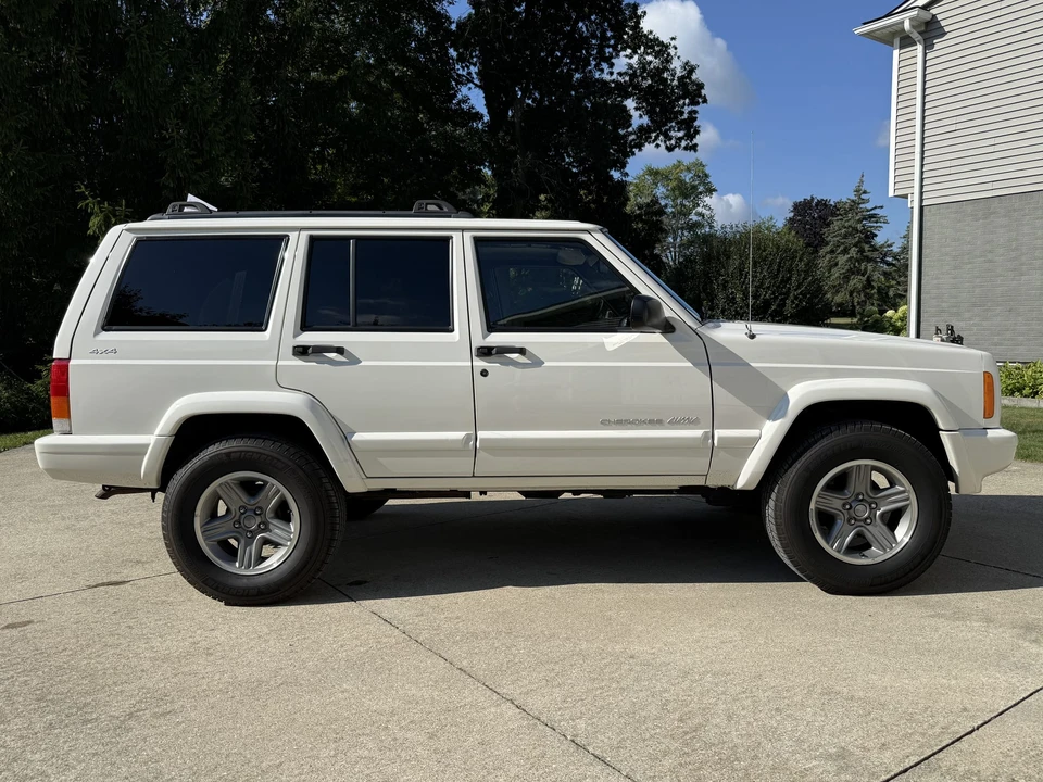 2001 Jeep XJ Cherokee - Image 10 of 31