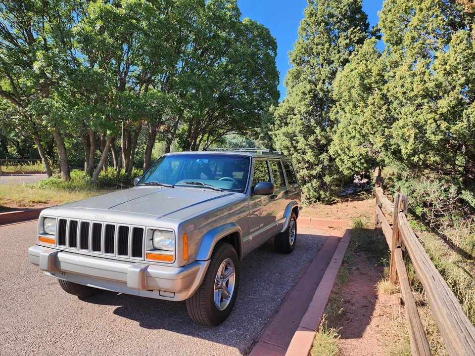 2001 Jeep XJ Cherokee - Image 2 of 31
