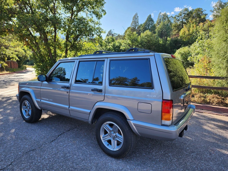 2001 Jeep XJ Cherokee - Image 11 of 31