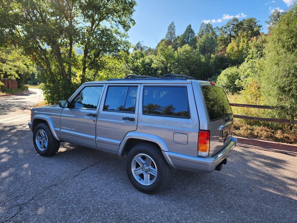 2001 Jeep XJ Cherokee - Image 10 of 31