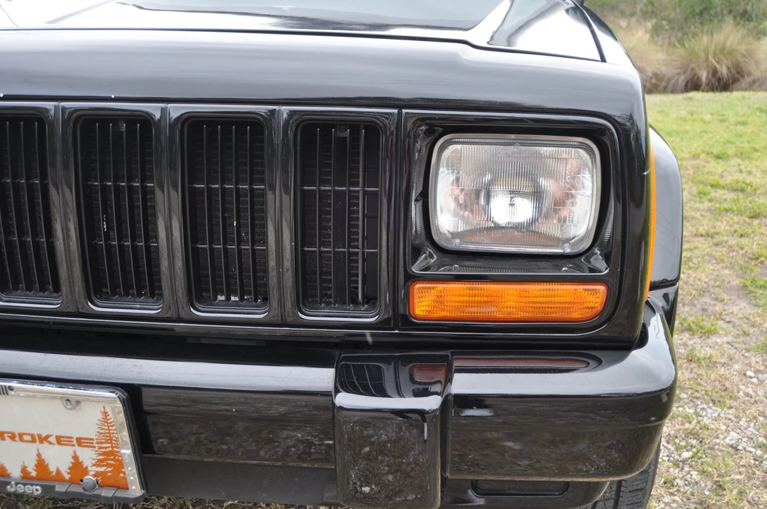 2001 Jeep XJ Cherokee - Image 15 of 31