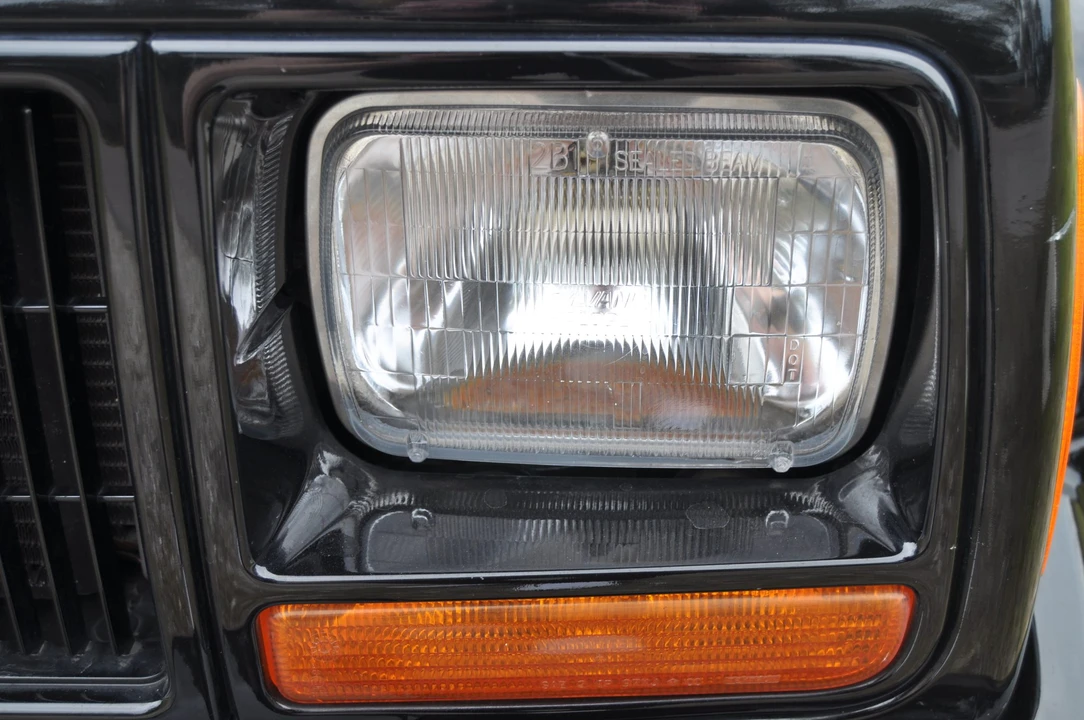 2001 Jeep XJ Cherokee - Image 16 of 31