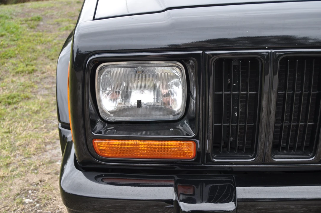 2001 Jeep XJ Cherokee - Image 13 of 31