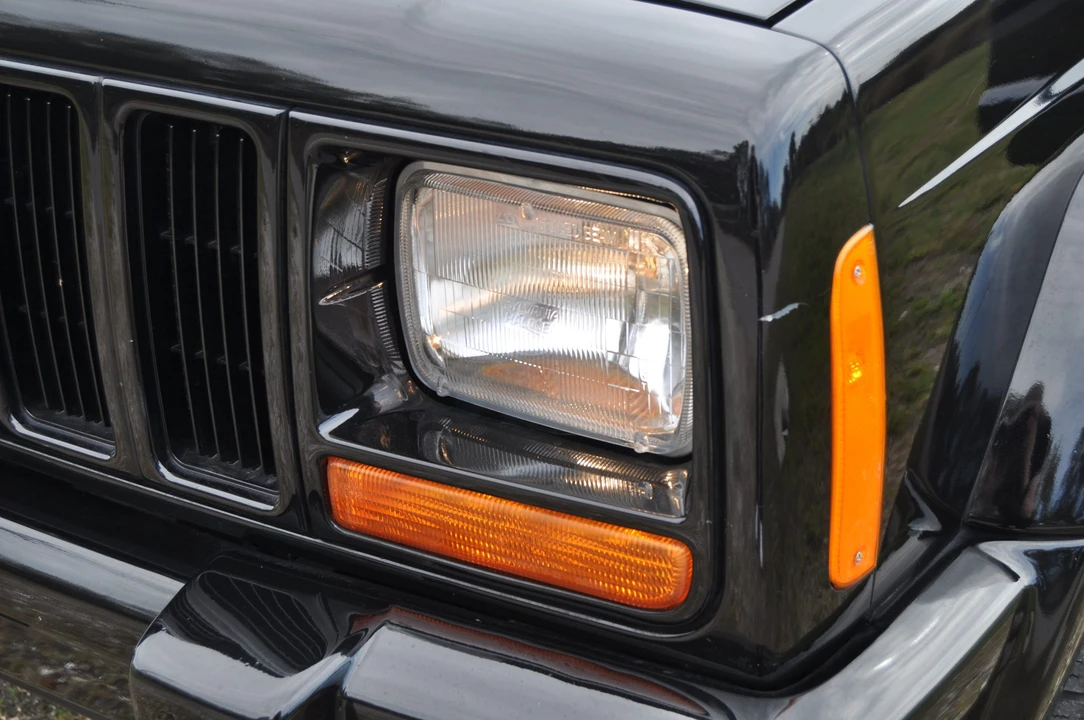 2001 Jeep XJ Cherokee - Image 18 of 31