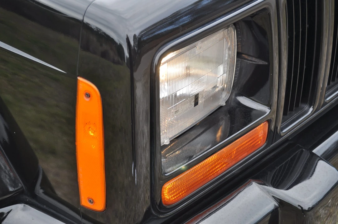 2001 Jeep XJ Cherokee - Image 12 of 31