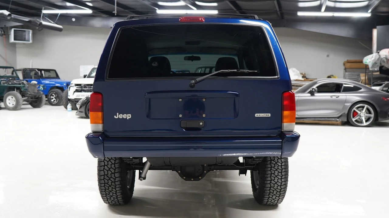 2001 Jeep XJ Cherokee - Image 11 of 21