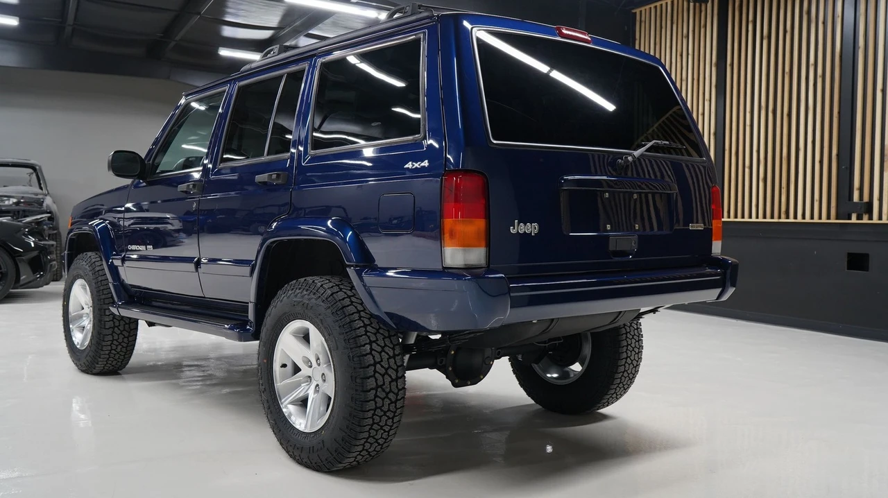 2001 Jeep XJ Cherokee - Image 9 of 21