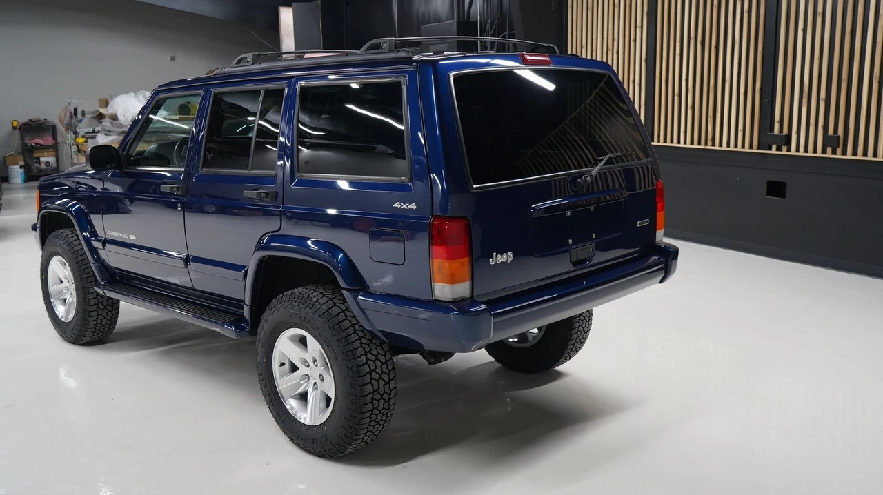 2001 Jeep XJ Cherokee - Image 8 of 21