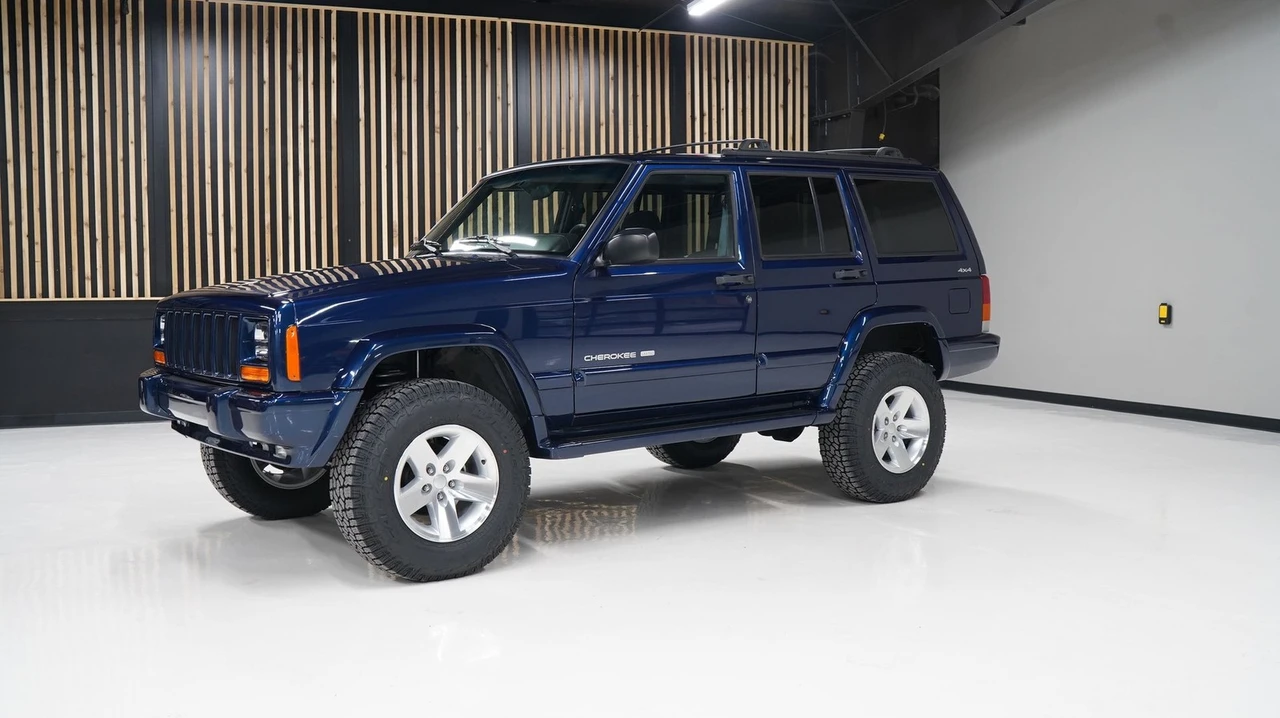 2001 Jeep XJ Cherokee - Image 3 of 21