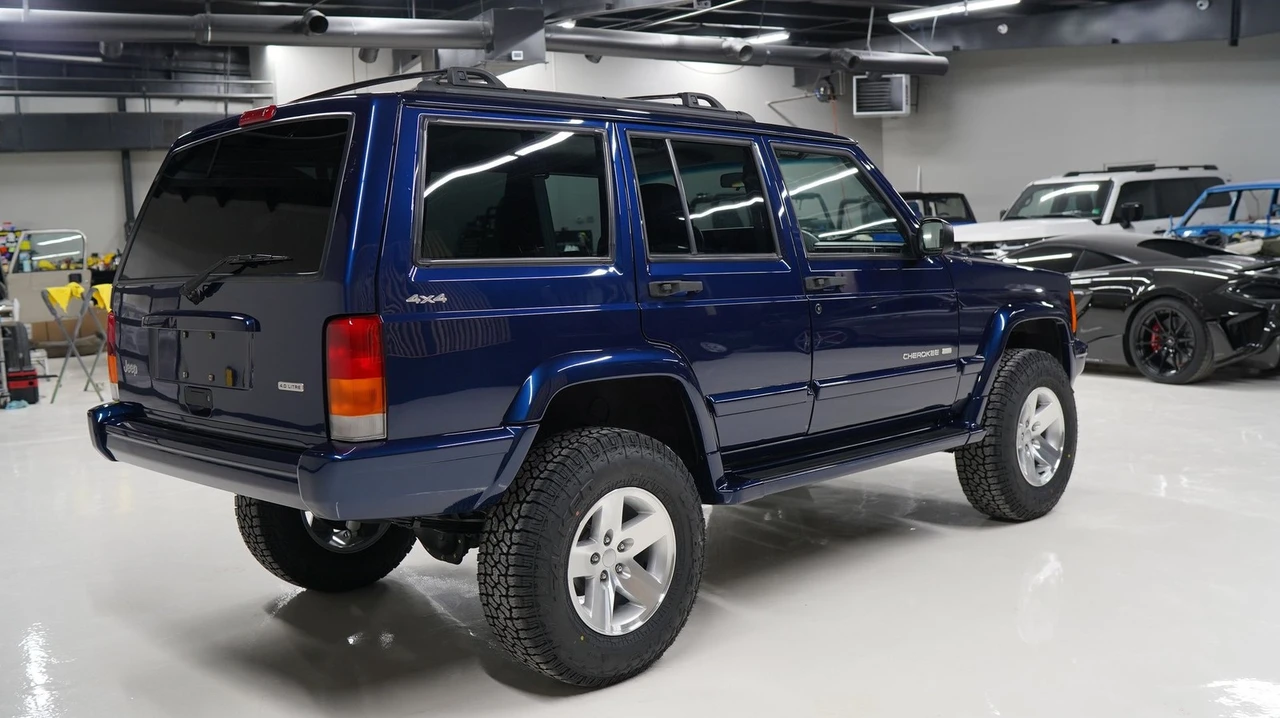 2001 Jeep XJ Cherokee - Image 13 of 21