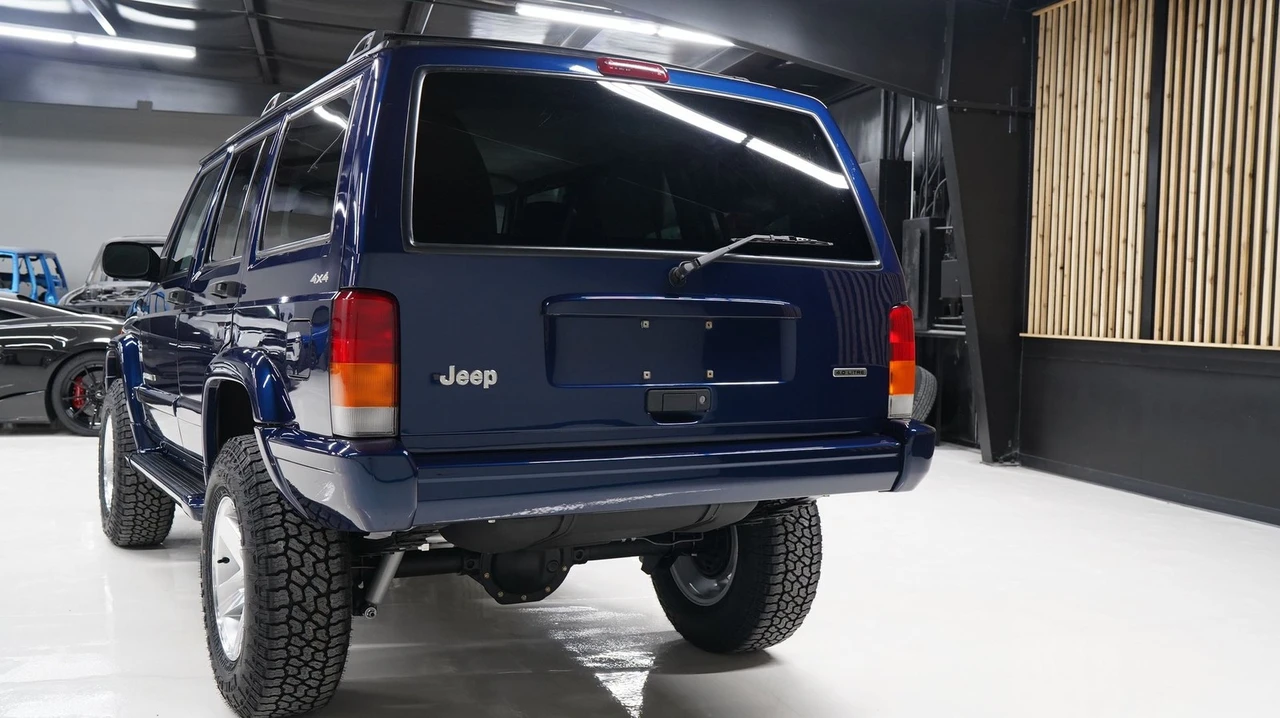 2001 Jeep XJ Cherokee - Image 10 of 21