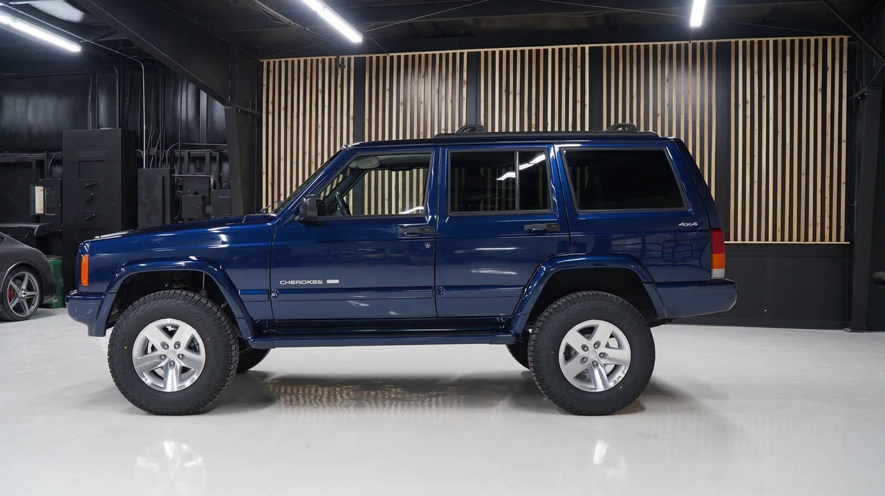 2001 Jeep XJ Cherokee - Image 5 of 21